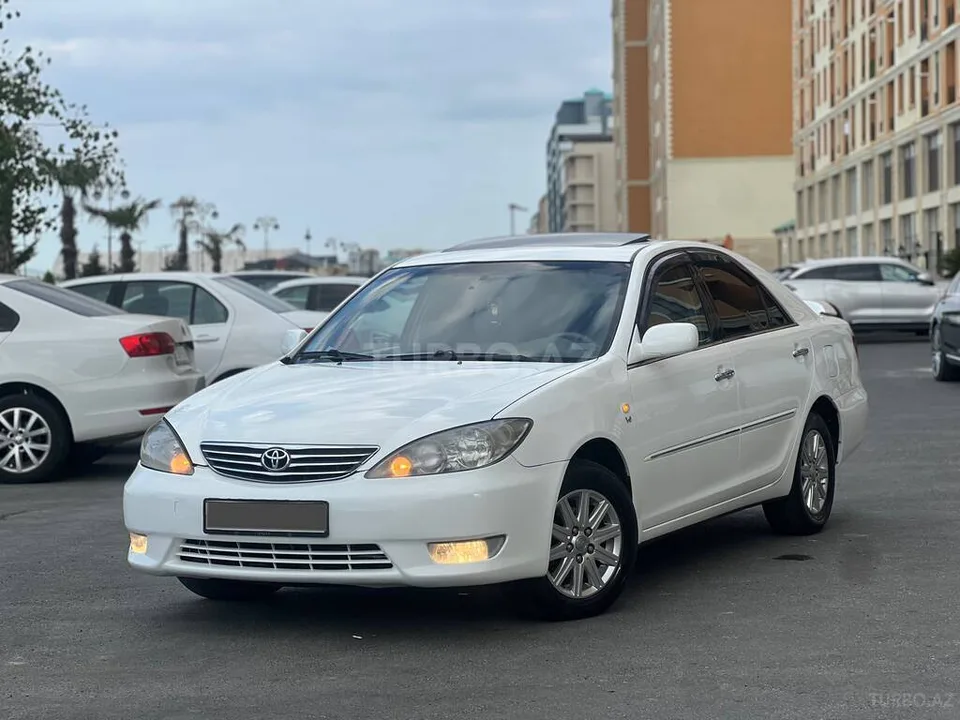 Toyota Camry — foto 2/4