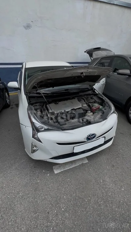 Toyota Prius — foto 1/4