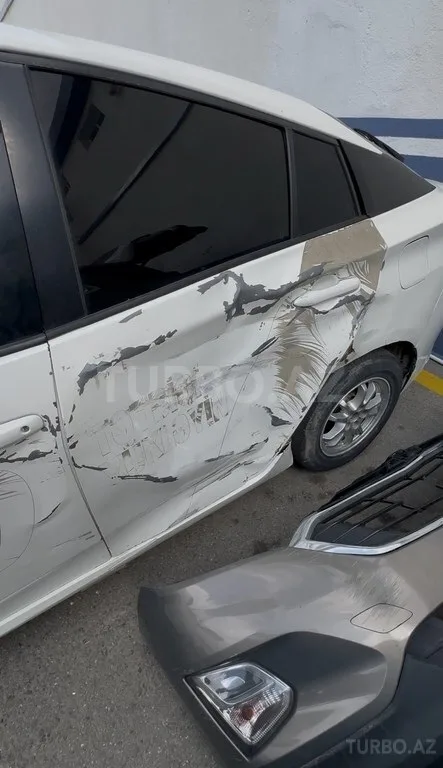 Toyota Prius — foto 3/4