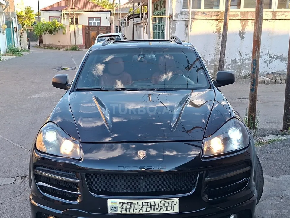 Porsche Cayenne — foto 1/4