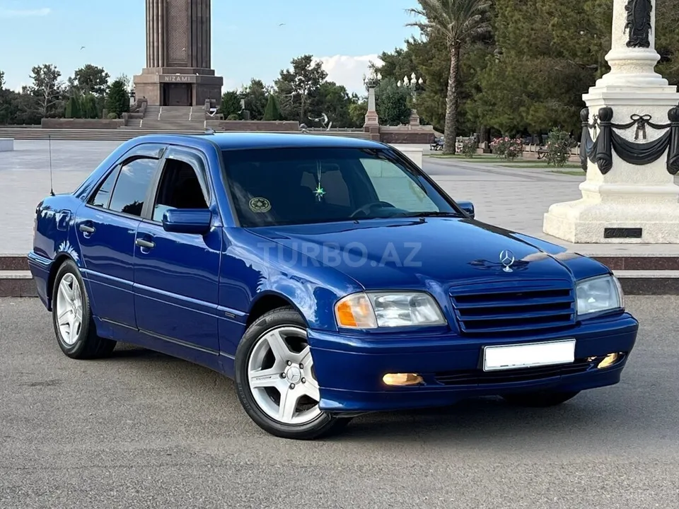 Mercedes C 180 — foto 1/4