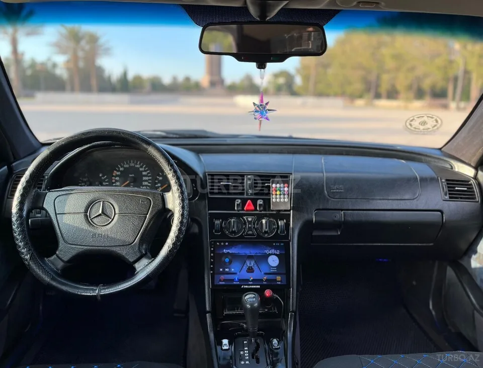 Mercedes C 180 — foto 3/4
