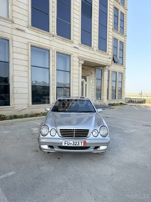 Mercedes E 220 — фото 2/4