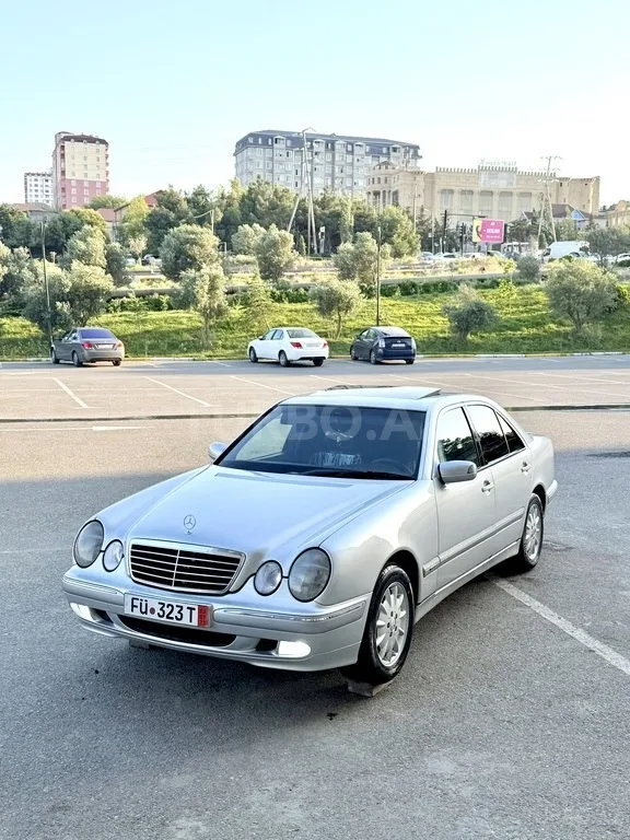 Mercedes E 220 — фото 4/4