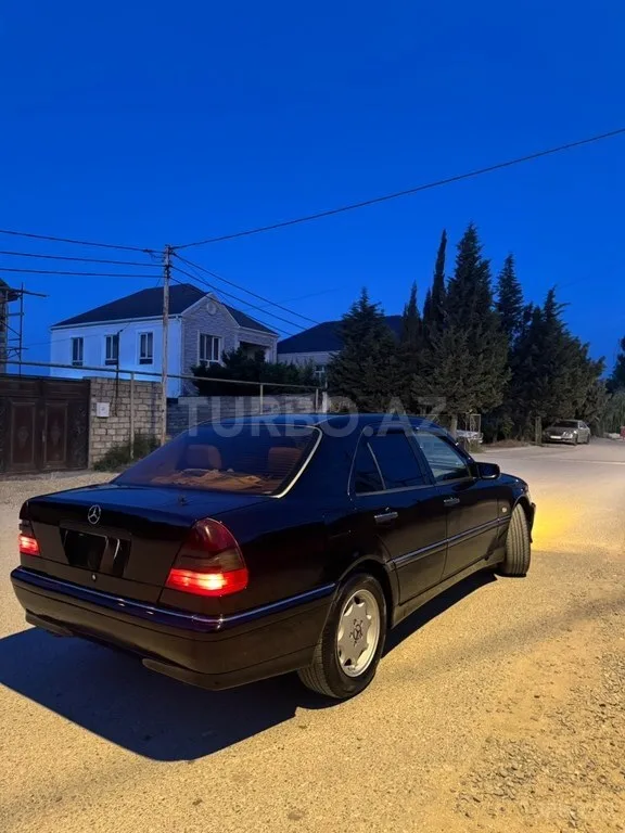 Mercedes C 230 — foto 3/4