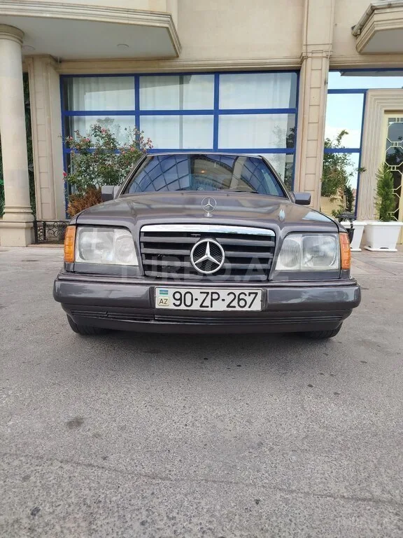 Mercedes E 200 — foto 1/4