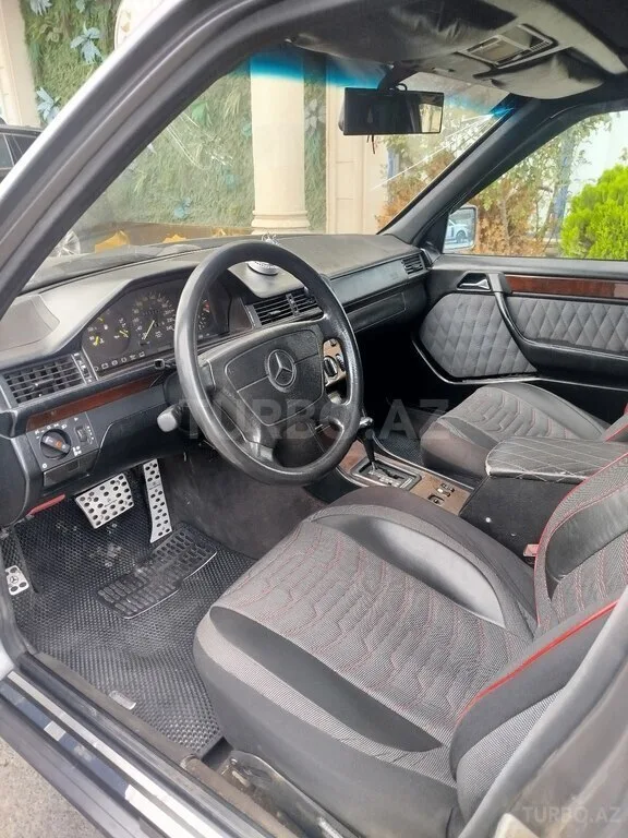 Mercedes E 200 — foto 2/4