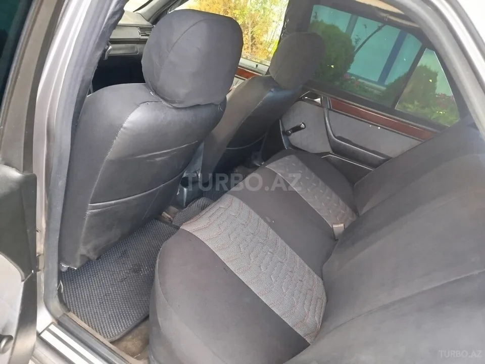 Mercedes E 200 — foto 4/4