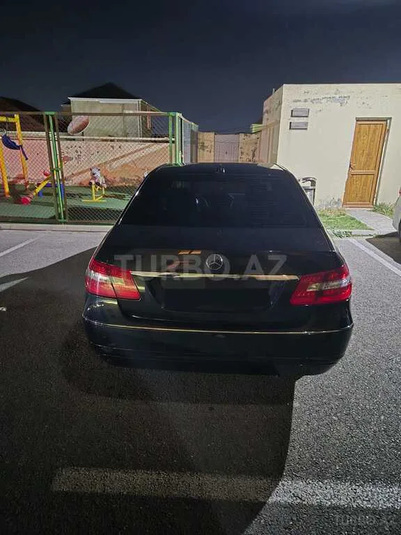 Mercedes E 220 — foto 3/4