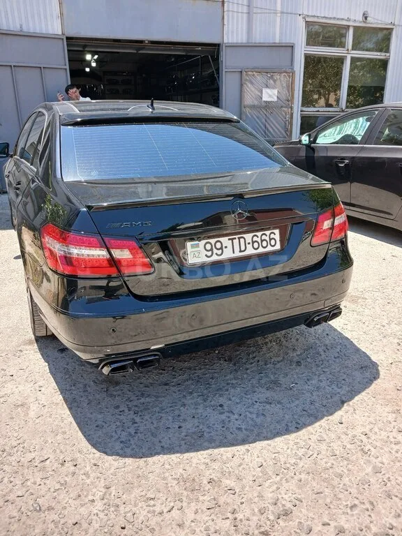 Mercedes E 350 — foto 3/4