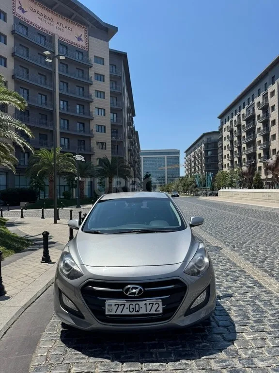 Hyundai i30 — foto 1/4