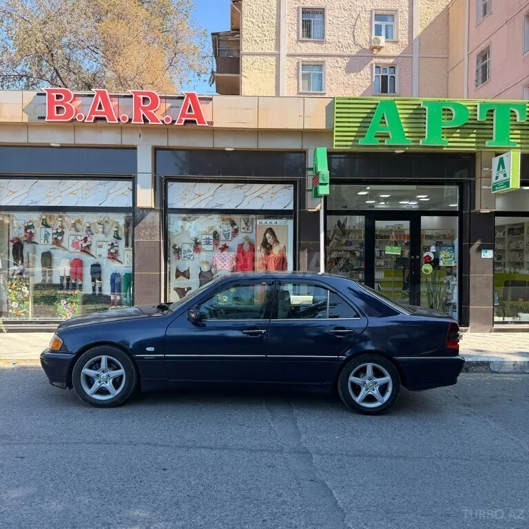 Mercedes C 200 — foto 4/4