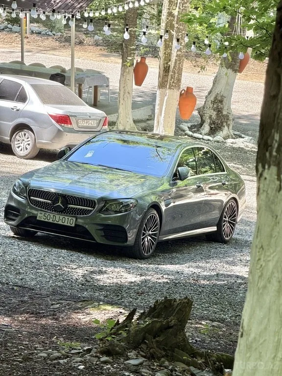 Mercedes E 300 — foto 3/4