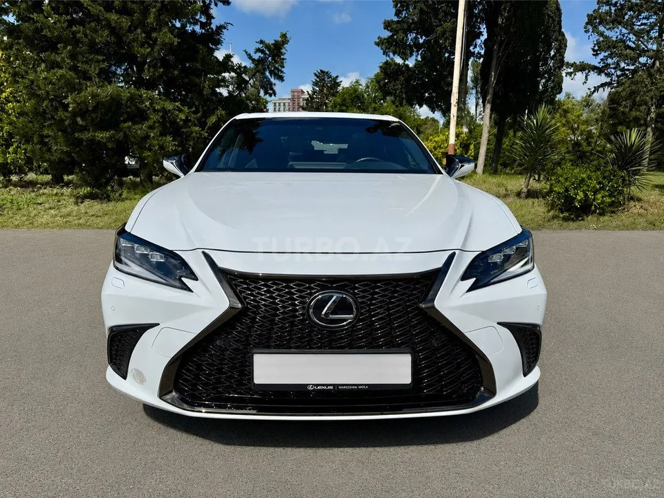 Lexus ES 300h — foto 1/4