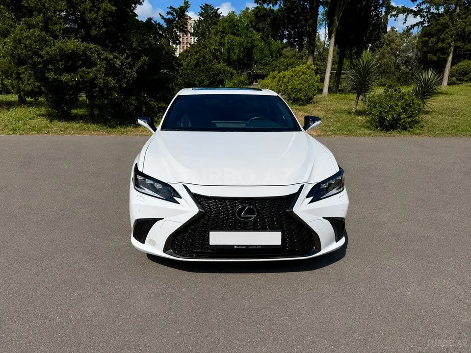 Lexus ES 300h — foto 2/4