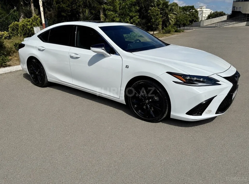 Lexus ES 300h — foto 3/4