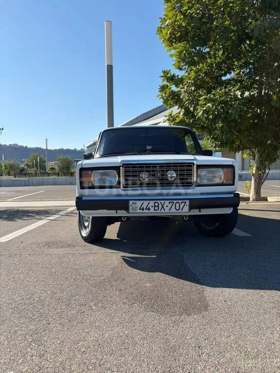 LADA (VAZ) 2107 — foto 1/4
