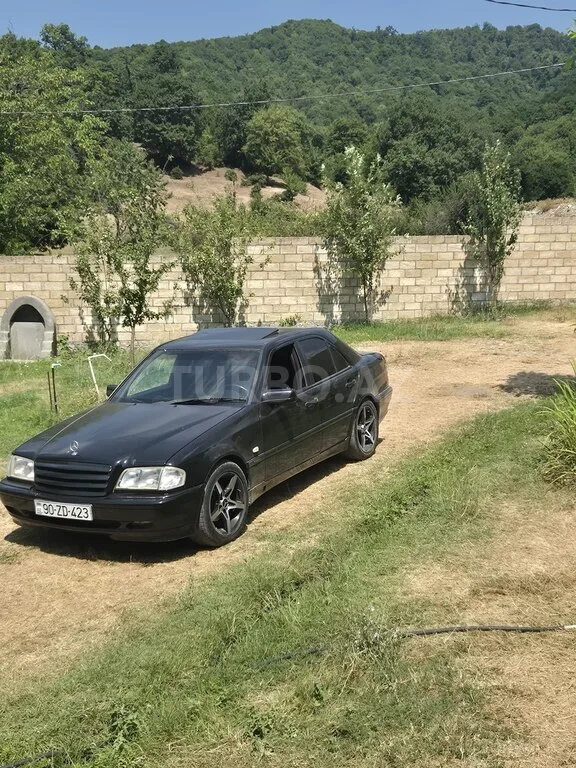 Mercedes C 180 — foto 1/4