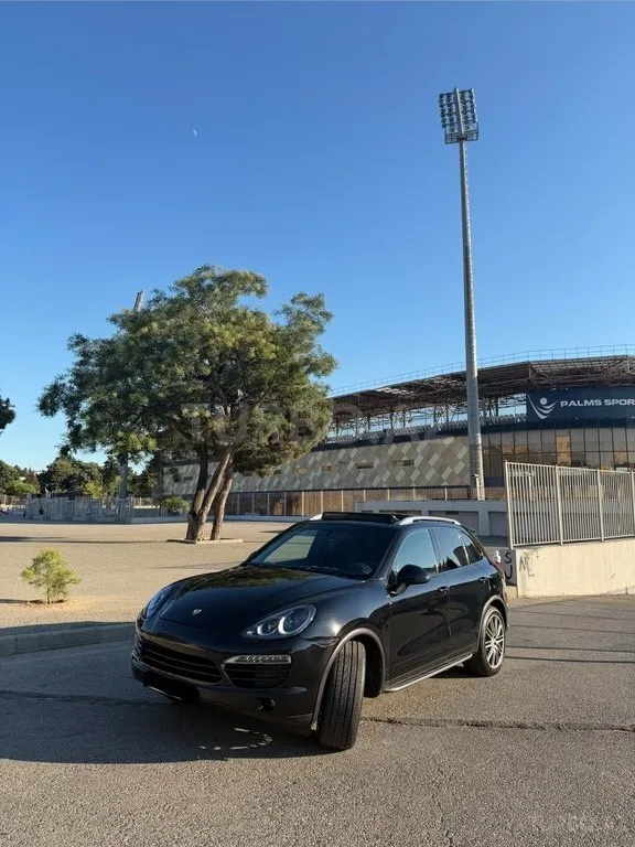 Porsche Cayenne — foto 1/4