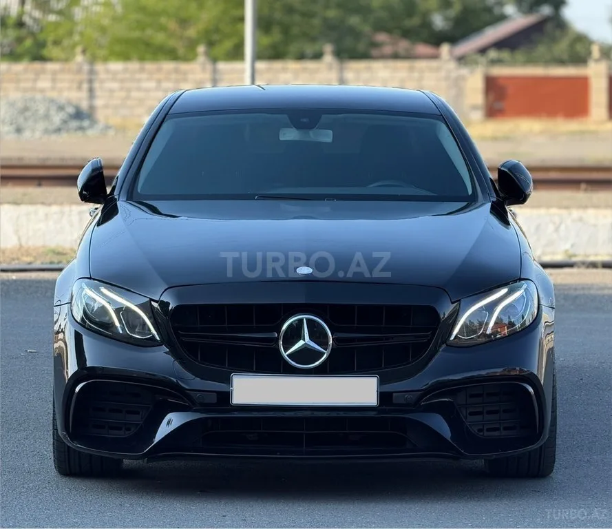 Mercedes E 300 — foto 3/4