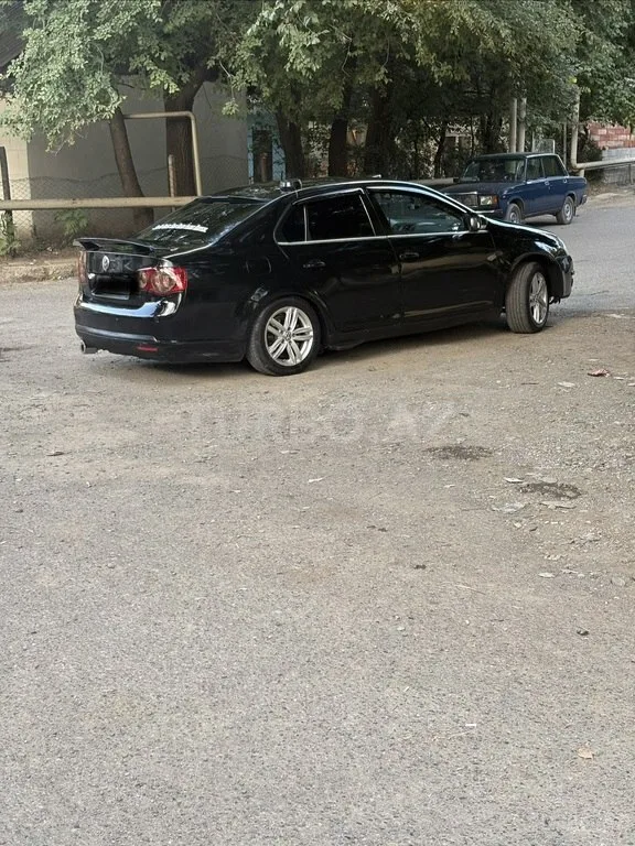 Volkswagen Jetta — foto 1/4