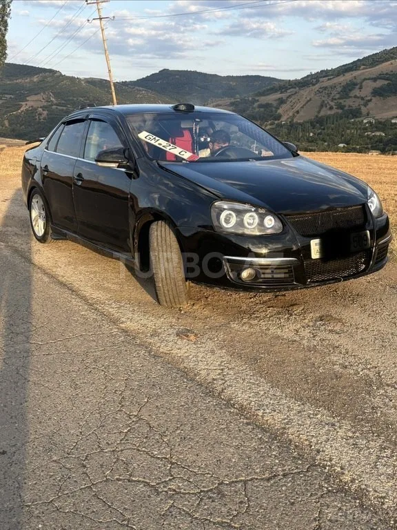 Volkswagen Jetta — foto 3/4