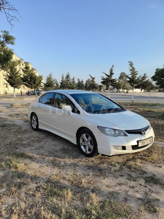 Honda Civic — foto 1/4