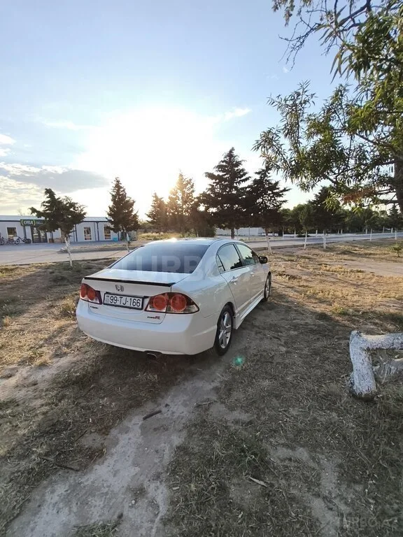 Honda Civic — foto 3/4