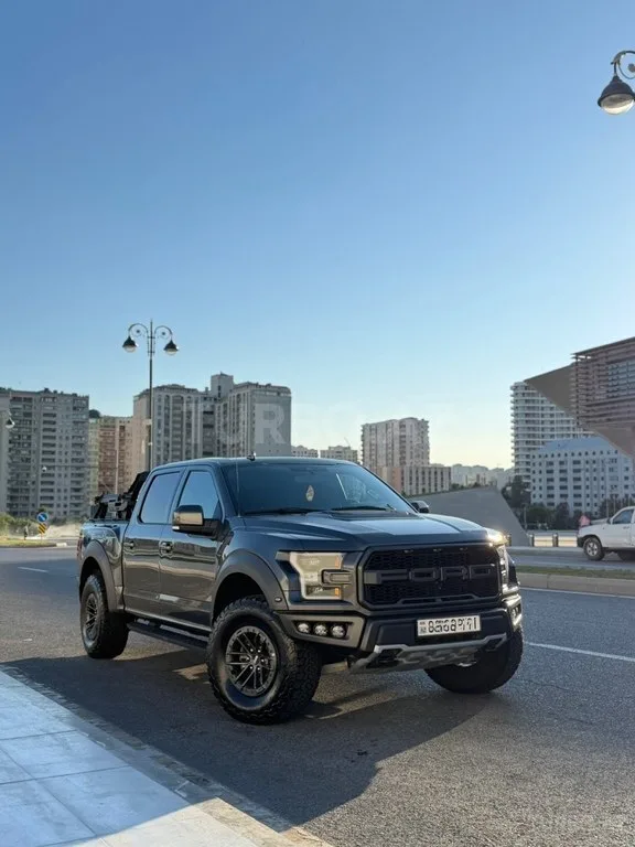 Ford F-150 — foto 2/4