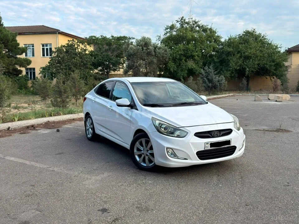Hyundai Accent — foto 1/4