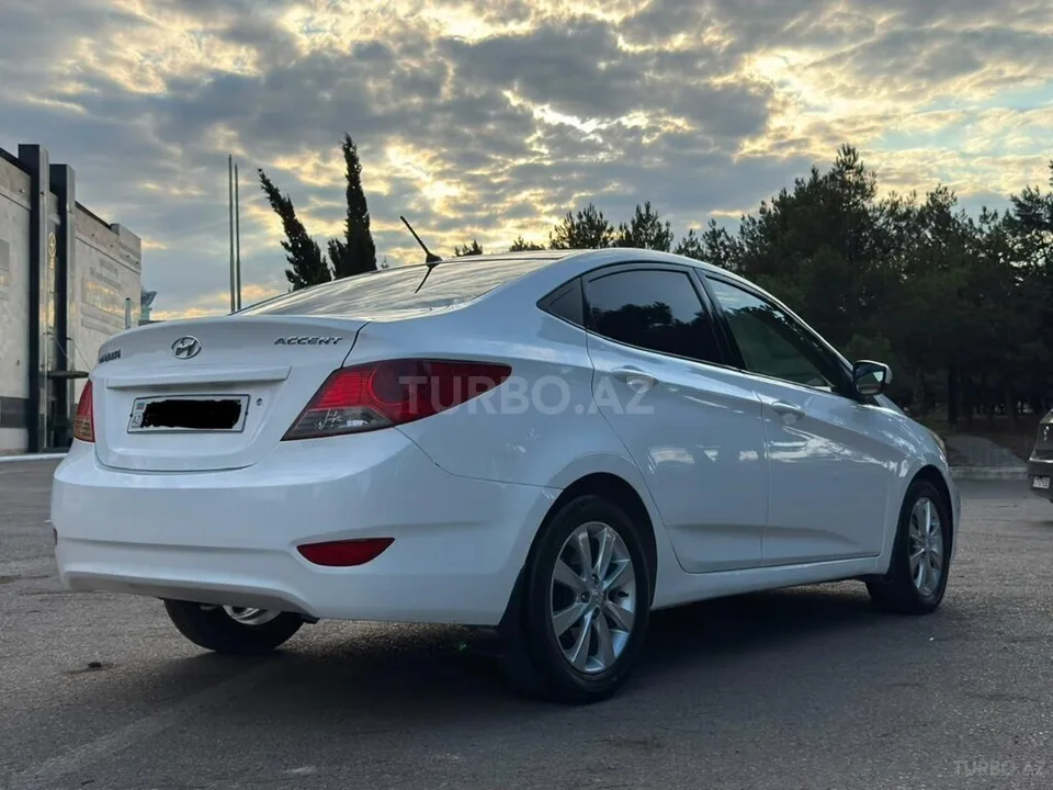 Hyundai Accent — foto 2/4