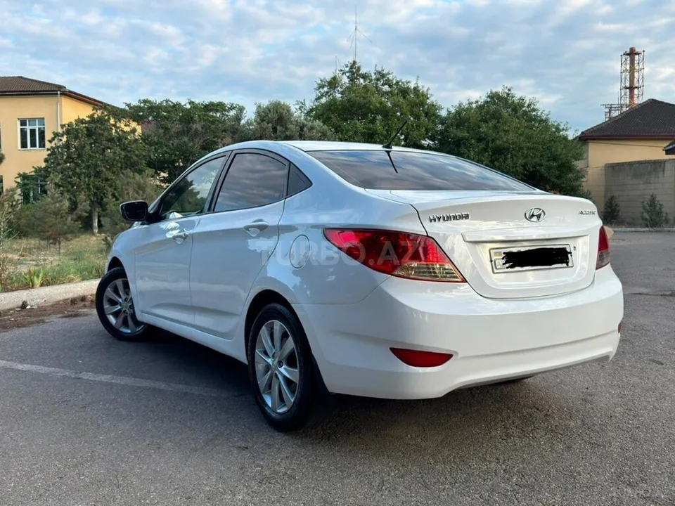 Hyundai Accent — foto 4/4