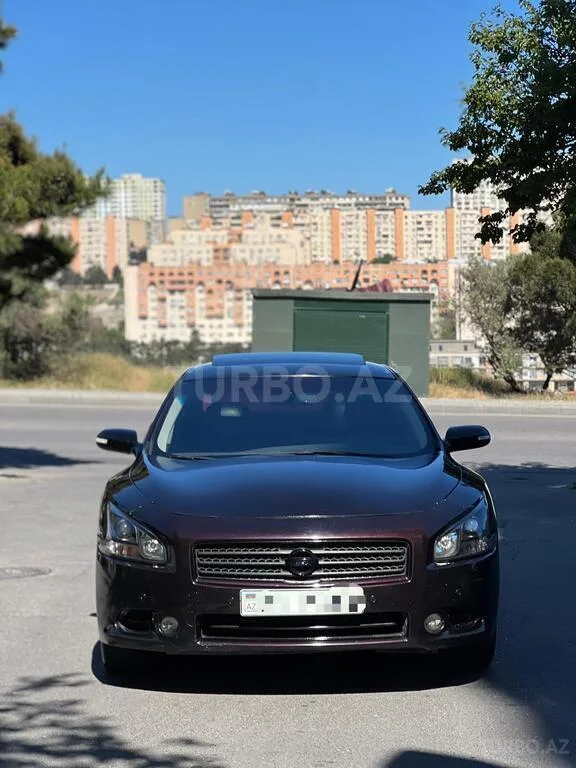 Nissan Maxima — foto 1/4