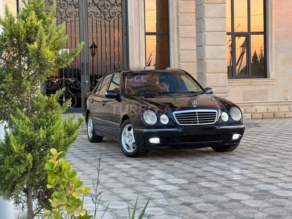 Mercedes E 240 — foto 1/4