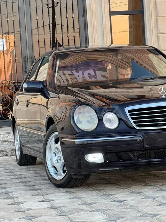 Mercedes E 240 — foto 3/4