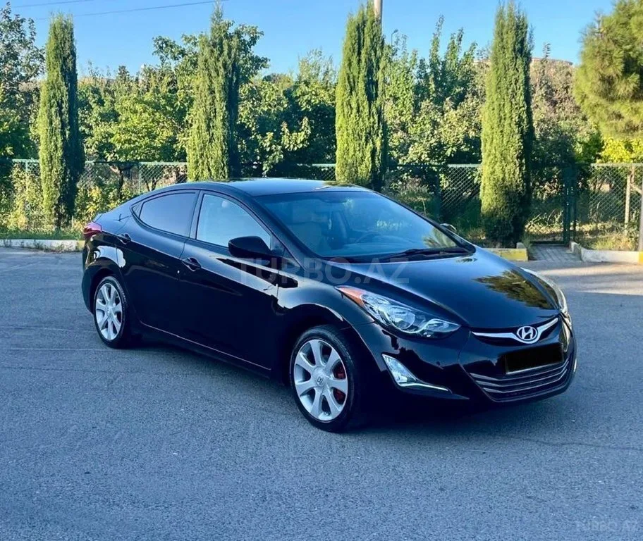 Hyundai Elantra — фото 1/4