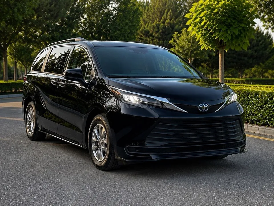 Toyota Sienna — foto 2/4