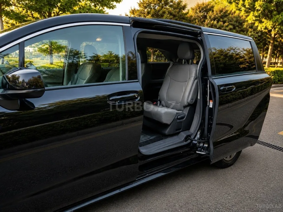Toyota Sienna — foto 4/4