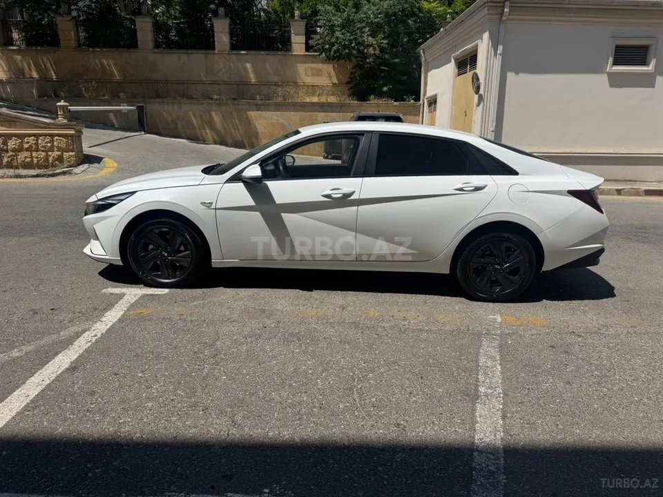 Hyundai Elantra — foto 4/4