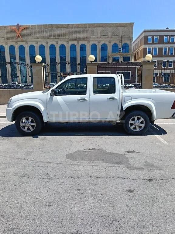Isuzu D-Max — foto 4/4