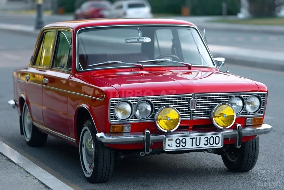 LADA (VAZ) 2103 — foto 1/4