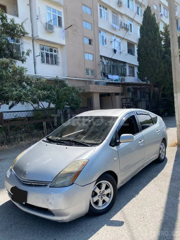 Toyota Prius — foto 1/4