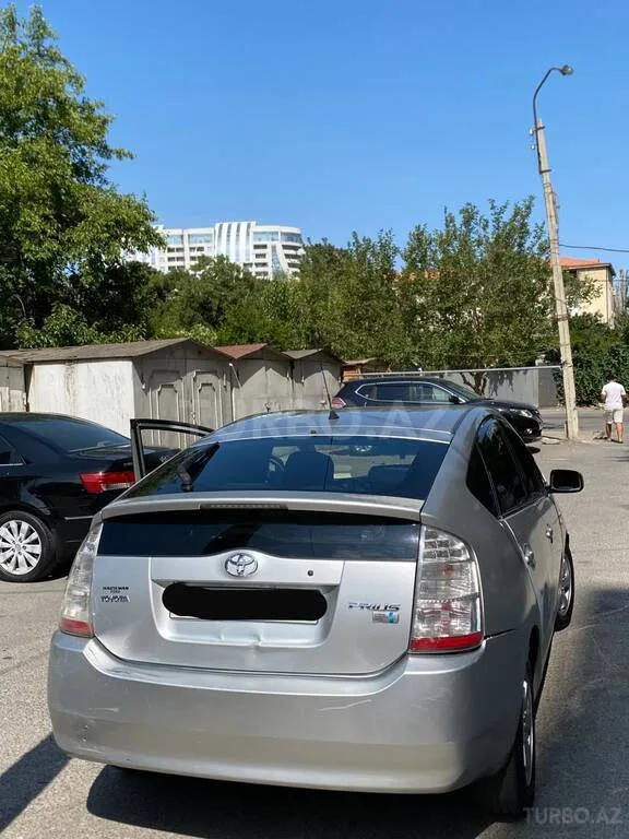 Toyota Prius — foto 3/4