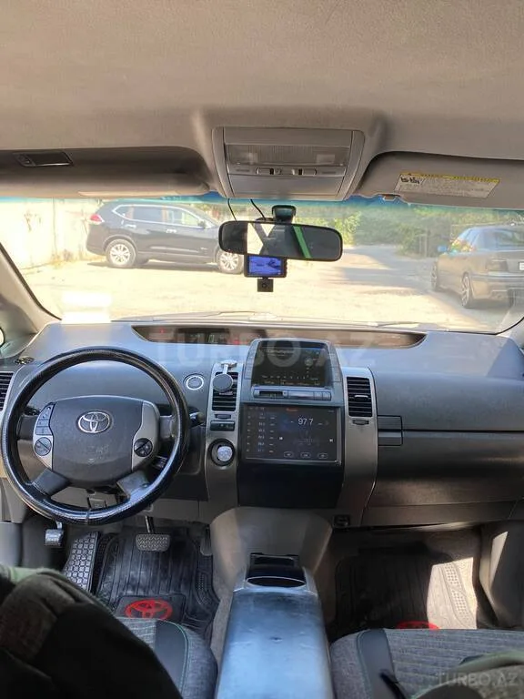 Toyota Prius — foto 4/4