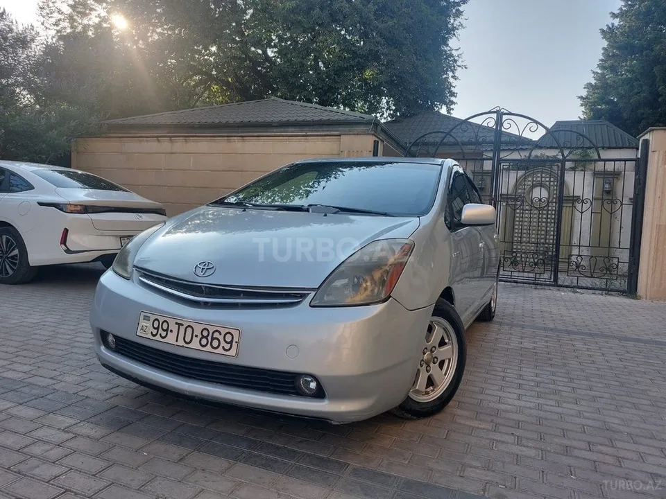 Toyota Prius — foto 1/4