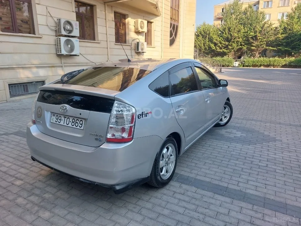 Toyota Prius — foto 3/4