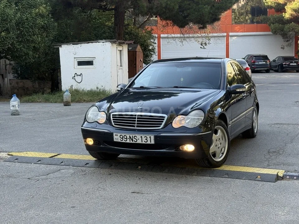 Mercedes C 200 — фото 1/4