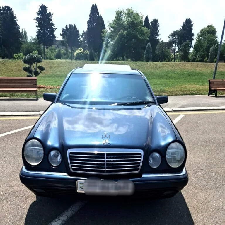 Mercedes E 240 — foto 3/4