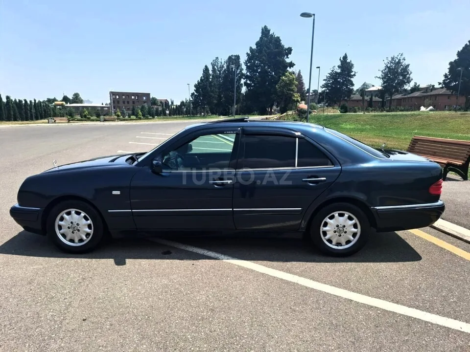 Mercedes E 240 — foto 4/4
