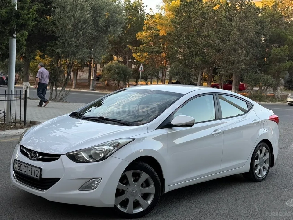 Hyundai Elantra — foto 2/4